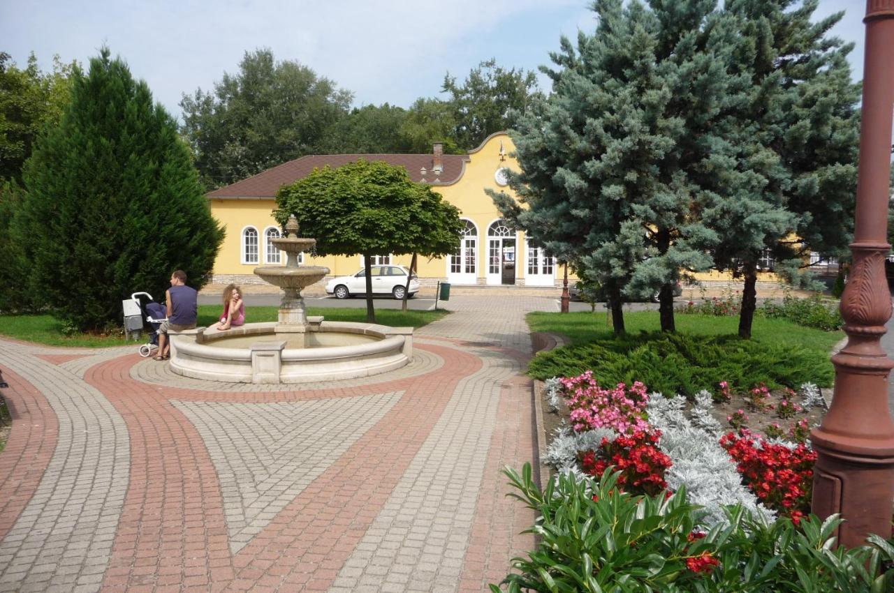 Balaton Art Guesthouse Balatonszárszó Exterior foto